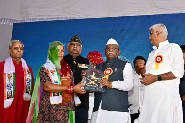Governor Pays Tribute to Kargil Heroes